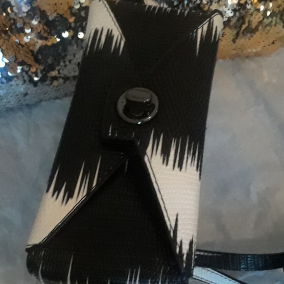 Cross body  purse - Picture 3 of 4